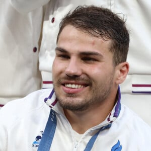 Antoine Dupont sacré champion olympique en rugby à 7 aux Jeux olympiques de Paris 2024 le 27 juillet 2024 au Stade de France. (Credit Image: © Mickael Chavet/ZUMA Press Wire)