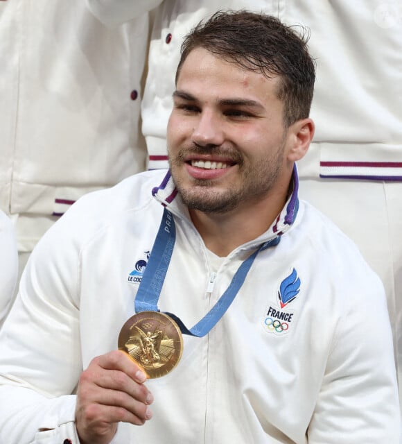 Antoine Dupont sacré champion olympique en rugby à 7 aux Jeux olympiques de Paris 2024 le 27 juillet 2024 au Stade de France. (Credit Image: © Mickael Chavet/ZUMA Press Wire)