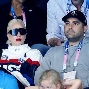 Pour regarder les épreuves de natation avec Michael Polansky
Lady Gaga et son fiancé Michael Polansky assistent à la victoire de Léon Marchand sur 400 m 4 nage lors des Jeux Olympiques de Paris 2024 (JO) à Paris La Defense Arena à Nanterre le 28 juillet 2024. © Dominique Jacovides-Pierre Perusseau/Bestimage 