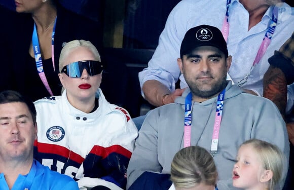 Lady Gaga et son fiancé Michael Polansky assistent à la victoire de Léon Marchand sur 400 m 4 nage lors des Jeux Olympiques de Paris 2024 (JO) à Paris La Defense Arena à Nanterre le 28 juillet 2024. © Dominique Jacovides-Pierre Perusseau/Bestimage 