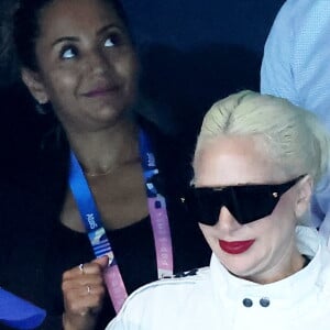 Lady Gaga et son fiancé Michael Polansky assistent à la victoire de Léon Marchand sur 400 m 4 nage lors des Jeux Olympiques de Paris 2024 (JO) à Paris La Defense Arena à Nanterre le 28 juillet 2024. © Dominique Jacovides-Pierre Perusseau/Bestimage 