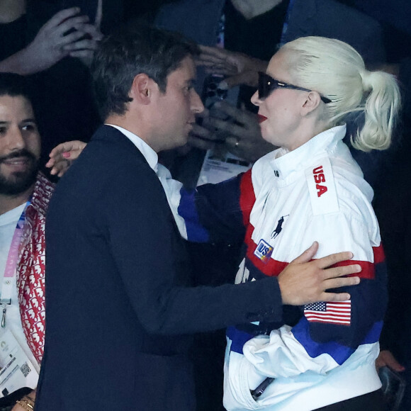 Qu'est-ce que Gabriel Attal et Lady Gaga se sont-ils dit sur cette image ?
Gabriel Attal et Lady Gaga - Lady Gaga et son fiancé Michael Polansky assistent à la victoire de Léon Marchand sur 400 m 4 nage lors des Jeux Olympiques de Paris à La Defense Arena à Nanterre. © Dominique Jacovides-Pierre Perusseau/Bestimage 