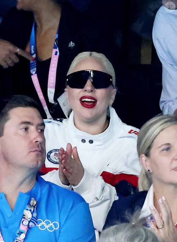 Lady Gaga et son fiancé Michael Polansky assistent à la victoire de Léon Marchand sur 400 m 4 nage lors des Jeux Olympiques de Paris 2024 (JO) à Paris La Defense Arena à Nanterre le 28 juillet 2024. © Dominique Jacovides-Pierre Perusseau/Bestimage 