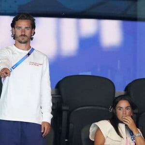 Antoine Griezmann et sa femme Erika Choperena - Célébrités assistent à la victoire de Léon Marchand qui devient champion Olympique sur 400 m 4 nages lors des Jeux Olympiques de Paris 2024 (JO) à Paris La Defense Arena à Nanterre le 28 juillet 2024. © Dominique Jacovides-Pierre Perusseau/Bestimage