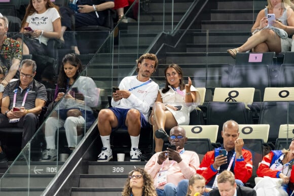 Antoine Griezmann et sa femme Erika Choperena assistent aux épreuve de gymnastique artistique lors des Jeux Olympiques de Paris 2024 (JO) au Palais omnisports Bercy Arena, à Paris, France, le 28 juillet 2024. © Jacovides-Perusseau/Bestimage