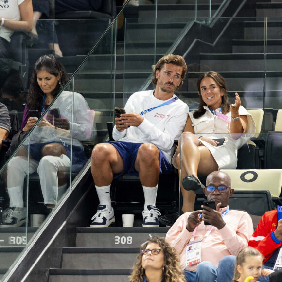 Antoine Griezmann et sa femme Erika Choperena assistent aux épreuve de gymnastique artistique lors des Jeux Olympiques de Paris 2024 (JO) au Palais omnisports Bercy Arena, à Paris, France, le 28 juillet 2024. © Jacovides-Perusseau/Bestimage