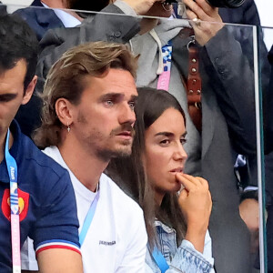 Antoine Griezmann et sa femme Erika Choperena - Les célébrités assistent à la Finale de Rugby à 7 opposant la France aux Fidji lors des Jeux Olympiques de Paris 2024 (JO) au Stade de France à Saint-Denis, Seine Saint-Denis, le 27 juillet 2024. © Jacovides-Perusseau/Bestimage