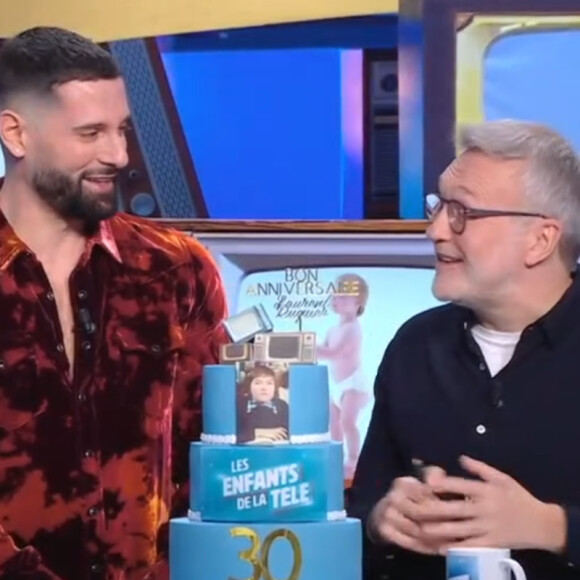 Laurent Ruquier est en couple depuis plusieurs annés avec Hugo Manos
Laurent Ruquier et Hugo Manos sur le plateau des "Enfants de la télé"