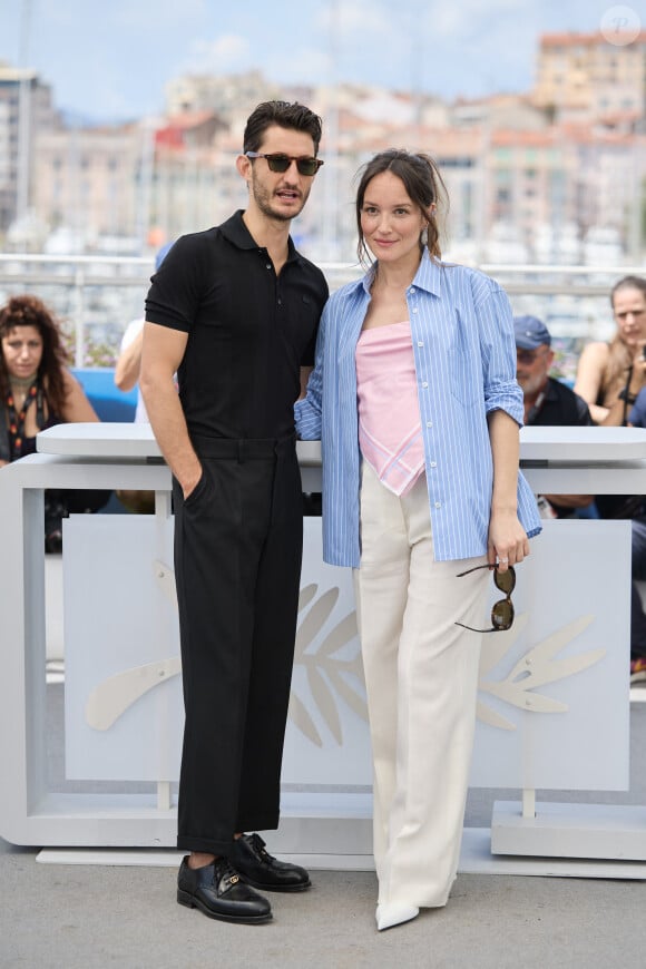 "Quand tu découvres que ta pote est en fait... ta cousine", a t-il écrit sur la Toile.
Pierre Niney, Anaïs Demoustier (enceinte) - Photocall du film "Le comte de Monte Cristo" (Hors Compétition) lors du 77ème Festival International du Film de Cannes (14 - 25 mai 2024), le 23 mai 2024. © Moreau / Jacovides / Bestimage 