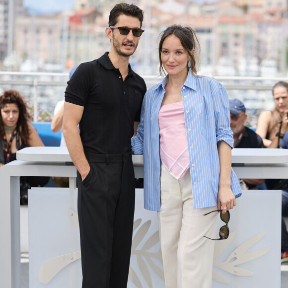 "Quand tu découvres que ta pote est en fait... ta cousine", a t-il écrit sur la Toile.
Pierre Niney, Anaïs Demoustier (enceinte) - Photocall du film "Le comte de Monte Cristo" (Hors Compétition) lors du 77ème Festival International du Film de Cannes (14 - 25 mai 2024), le 23 mai 2024. © Moreau / Jacovides / Bestimage 