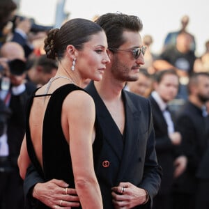 Natasha Andrews et son compagnon Pierre Niney - Montée des marches du film " Le comte de Monte-Cristo " lors du 77ème Festival International du Film de Cannes, au Palais des Festivals à Cannes. Le 22 mai 2024 © Jacovides-Moreau / Bestimage 