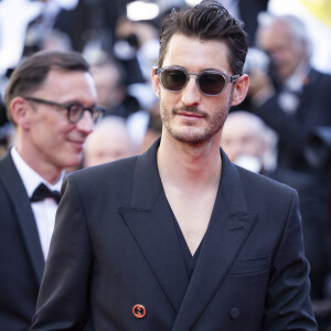 Pierre Niney - Montée des marches du film " Le comte de Monte-Cristo " lors du 77ème Festival International du Film de Cannes, au Palais des Festivals à Cannes. Le 22 mai 2024 © Olivier Borde / Bestimage 