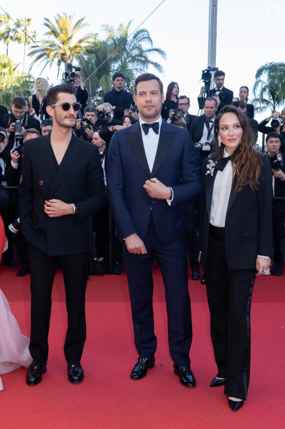 Pierre Niney, Laurent Lafitte, Anaïs Demoustier (enceinte) - Montée des marches du film " Le comte de Monte-Cristo " lors du 77ème Festival International du Film de Cannes, au Palais des Festivals à Cannes. Le 22 mai 2024 © Olivier Borde / Bestimage 