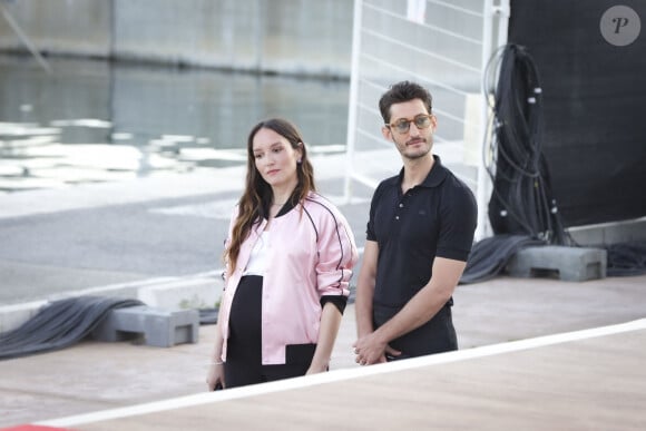 Exclusif - Pierre Niney, Anaïs Demoustier (enceinte) - Plateau de l'émission "C à vous" lors du 77ème Festival International du Film de Cannes le 23 mai 2024. © Jack Tribeca / Bestimage 