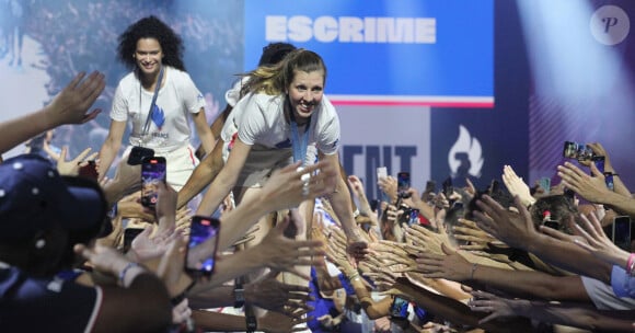 Marie-Florence Candassamy Coraline Vitalis Alexandra Louis-Marie Auriane Mallo-Breton (Epee) - Célébration de la médaille d'argent en Escrime par équipe femme à l'épée devant les supporters au Club France porte de la Villette lors des Jeux Olympiques (JO) de Paris 2024, à Paris, France, le 31 juillet 2024. © Jonathan Rebboah/Panoramic/Bestimage 