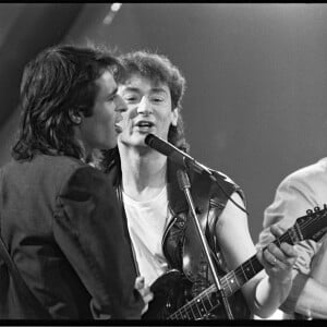 Archives - Jean-Jacques Goldman - Michael Jones et Johnny Hallyday à l'émission "Champs-Elysées".