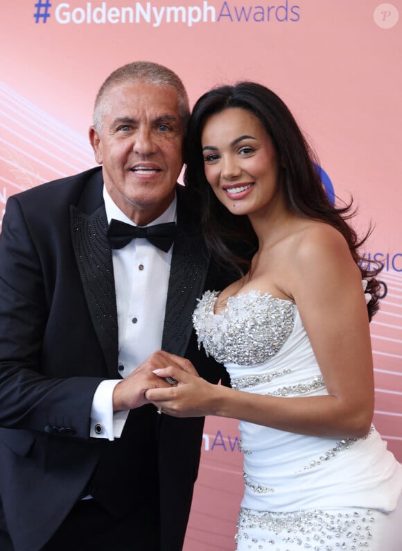 Samy Naceri a 33 ans d'écart avec sa compagne Sofia
Samy Naceri et sa compagne Sofia Athena - Photocall et cérémonie de clôture de la 63ème édition du Festival de Télévision de Monte-Carlo (63rd Golden Nymph) au Grimaldi Forum à Monaco le 18 juin 2024. © Denis Guignebourg / Bestimage 