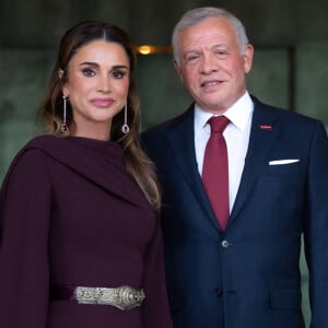 La famille royale jordanienne vient d'accueillir une petite fille 
Le roi Abdallah II et la reine Rania de Jordanie lors des célébrations du 78ème anniversaire de l'indépendance de la Jordanie à Amman.