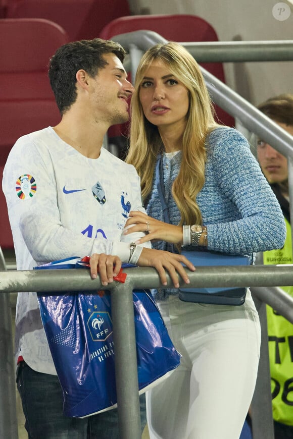 Dylan Deschamps et sa compagne Mathilde Cappelaere - Célébrités dans les tribunes du match du groupe D de l'Euro 2024 entre l'équipe de France face à l'Autriche (1-0) à Dusseldorf en Allemagne le 17 juin 2024. © Cyril Moreau/Bestimage