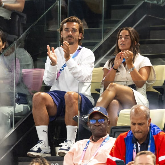 Antoine Griezmann et sa femme Erika Choperena assistent aux épreuve de gymnastique artistique lors des Jeux Olympiques de Paris 2024 (JO) au Palais omnisports Bercy Arena, à Paris, France, le 28 juillet 2024. © Jacovides-Perusseau/Bestimage 