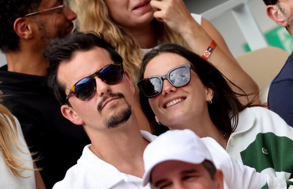 Juan Arbelaez et sa compagne Cassandre Verdier dans les tribunes des Internationaux de France de tennis de Roland Garros 2024 à Paris, France, le 4 juin 2024. © Jacovides-Moreau/Bestimage