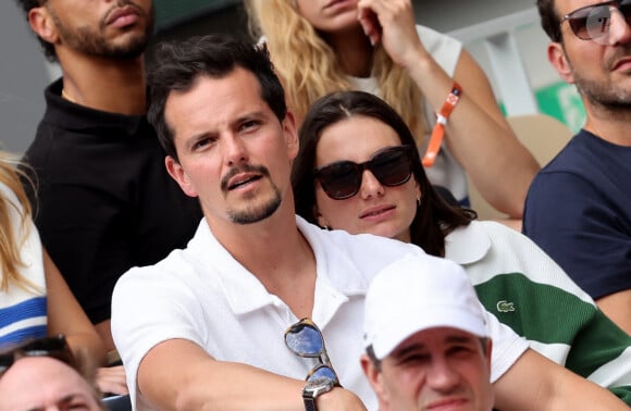 Aujourd'hui, Juan Arbelaez a retrouvé l'amour dans les bras de Cassandre Verdier
Juan Arbelaez et sa compagne Cassandre Verdier dans les tribunes des Internationaux de France de tennis de Roland Garros 2024 à Paris, France, le 4 juin 2024. © Jacovides-Moreau/Bestimage 