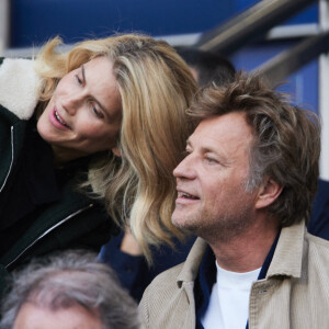 Alice Taglioni et son compagnon Laurent Delahousse dans les tribunes de la demi-finale retour de Ligue des champions entre le PSG face au Borussia Dortmund (0-1) au Parc des Princes à Paris le 7 mai 2024. © Cyril Moreau/Bestimage