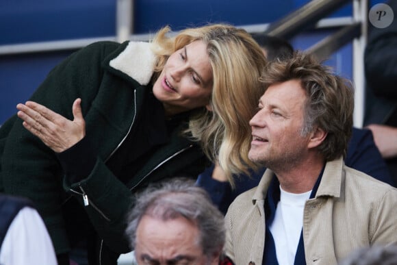 Alice Taglioni et son compagnon Laurent Delahousse dans les tribunes de la demi-finale retour de Ligue des champions entre le PSG face au Borussia Dortmund (0-1) au Parc des Princes à Paris le 7 mai 2024. © Cyril Moreau/Bestimage