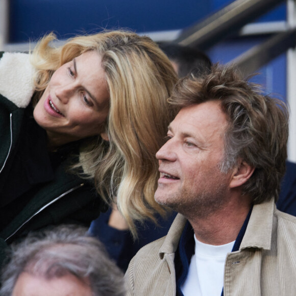 Alice Taglioni et son compagnon Laurent Delahousse dans les tribunes de la demi-finale retour de Ligue des champions entre le PSG face au Borussia Dortmund (0-1) au Parc des Princes à Paris le 7 mai 2024. © Cyril Moreau/Bestimage