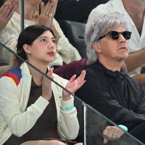 Nicola Sirkis était accompagné de sa fille Théa ce lundi
Nicola Sirkis et sa fille Théa - Célébrités assistent aux épreuves de gymnastique lors des Jeux Olympiques de Paris (JO). © Perusseau-Jacovides/Bestimage 