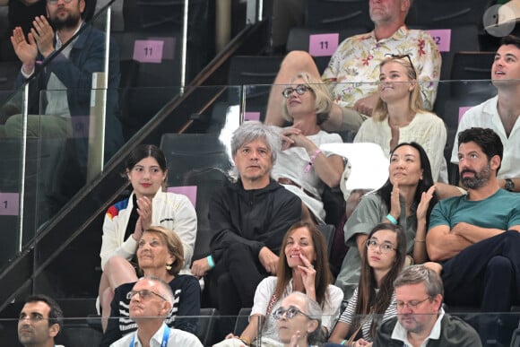 Nicola Sirkis et sa fille Théa - Célébrités assistent aux épreuves de gymnastique lors des Jeux Olympiques de Paris2024 (JO) le 5 aout 2024. © Perusseau-Jacovides/Bestimage 