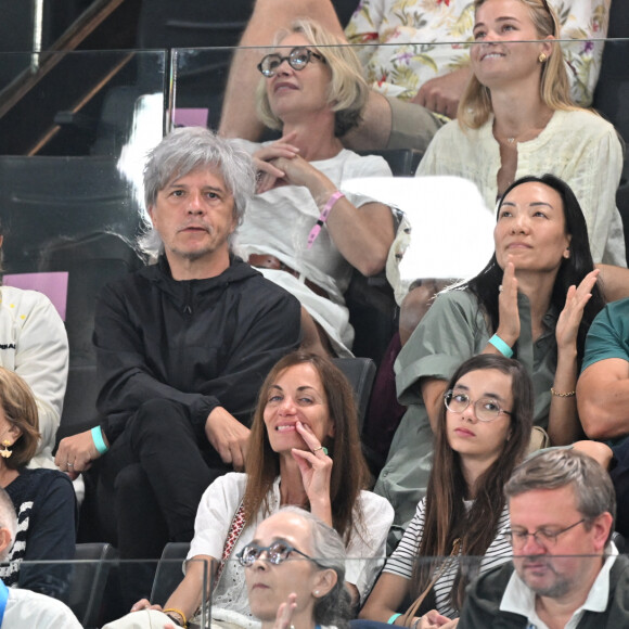 Nicola Sirkis et sa fille Théa - Célébrités assistent aux épreuves de gymnastique lors des Jeux Olympiques de Paris2024 (JO) le 5 aout 2024. © Perusseau-Jacovides/Bestimage 