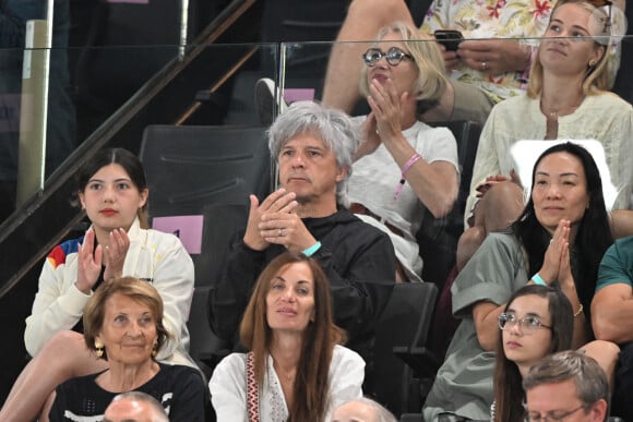 Nicola Sirkis et sa fille Théa - Célébrités assistent aux épreuves de gymnastique lors des Jeux Olympiques de Paris2024 (JO) le 5 aout 2024. © Perusseau-Jacovides/Bestimage 