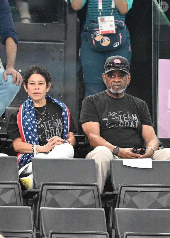 Nellie et Ronald Biles (parents de Simone Biles) - Célébrités assistent aux épreuves de gymnastique lors des Jeux Olympiques de Paris2024 (JO) le 5 aout 2024. © Perusseau-Jacovides/Bestimage 