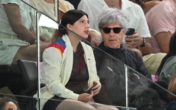 Nicola Sirkis et sa fille Théa - Célébrités assistent aux épreuves de gymnastique lors des Jeux Olympiques de Paris2024 (JO) le 5 aout 2024. © Perusseau-Jacovides/Bestimage 