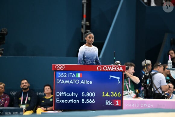 Simone Biles lors des épreuves de de gymnastique finale femmes poutre lors des Jeux Olympiques de Paris 2024 (JO) au Palais omnisports Bercy Arena, à Paris, France, le 5 août 2024. © Jacovides-Perusseau/Bestimage 