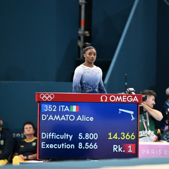 Simone Biles lors des épreuves de de gymnastique finale femmes poutre lors des Jeux Olympiques de Paris 2024 (JO) au Palais omnisports Bercy Arena, à Paris, France, le 5 août 2024. © Jacovides-Perusseau/Bestimage 