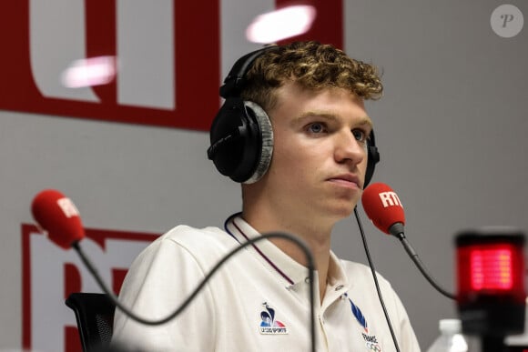 Léon Marchand, multi médaillé en natation, interviewé par la radio RTL au Club France à la Grande Halle de La Villette, Paris, lors des Jeux Olympiques Paris 2024, le 5 août 2024. © Stéphane Lemouton / Bestimage 