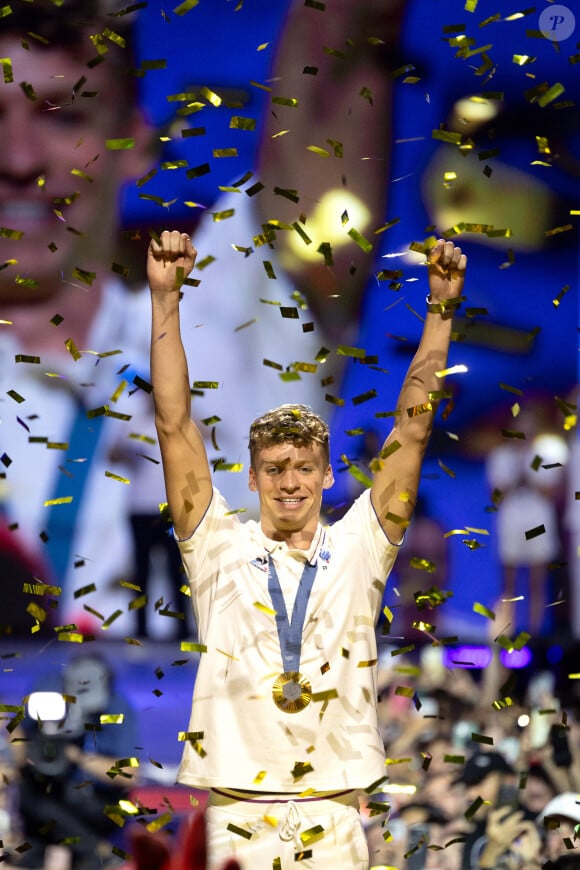 Léon Marchand, multi médaillé en natation, au Club France à la Grande Halle de La Villette à Paris, lors des Jeux Olympiques Paris 2024. Le 5 août 2024 © Jeremy Melloul / Bestimage 