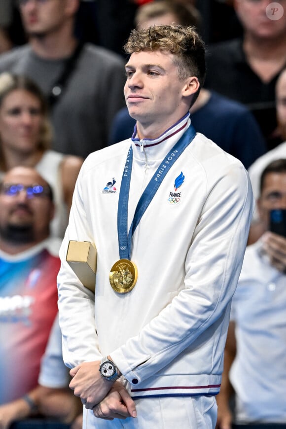 D'après les révélations du "Parisien", celui qui a glané pas moins de cinq médailles durant ces JO aurait décliné l'invitation de la production du programme de Léa Salamé.
Leon Marchand (France) avec sa médaille d'or après avoir participé à la finale du 200m quatre nages individuelles lors des Jeux Olympiques de Paris 2024 à La Défense Arena à Paris (France), le 2 août 2024.