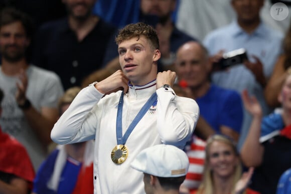 31 juillet 2024, Paris, Ile-De-France, France : Léon Marchand au Club de France célèbre sa victoire dans le 200m brasse en établissant un nouveau record olympique en 2:05.85 en finale aux Jeux Olympiques de Paris 2024 à Paris La Defense Arena à Paris, France
(Image de crédit : © Mickael Chavet/ZUMA Press Wire).