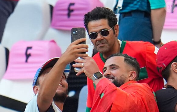 Jamel Debbouze et son fils Léon assistent à la demi-finale de football entre le Maroc et l'Espagne (1-2) lors des Jeux Olympiques de Paris2024 (JO) le 5 aout 2024.