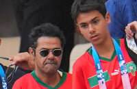 Jamel Debbouze avec son fils Léon, son double en plus grand, pour soutenir le Maroc aux JO de Paris