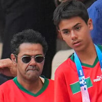 Jamel Debbouze avec son fils Léon, son double en plus grand, pour soutenir le Maroc aux JO de Paris