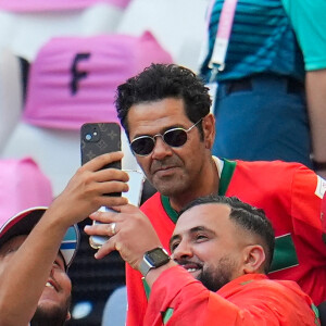 Jamel Debbouze et son fils Léon assistent à la demi-finale de football entre le Maroc et l'Espagne (1-2) lors des Jeux Olympiques de Paris2024 (JO) le 5 aout 2024.