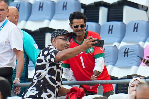 Jamel Debbouze et son fils Léon assistent à la demi-finale de football entre le Maroc et l'Espagne (1-2) lors des Jeux Olympiques de Paris2024 (JO) le 5 aout 2024.