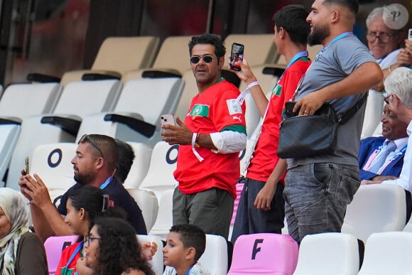 Jamel Debbouze et son fils Léon assistent à la demi-finale de football entre le Maroc et l'Espagne (1-2) lors des Jeux Olympiques de Paris2024 (JO) le 5 aout 2024.