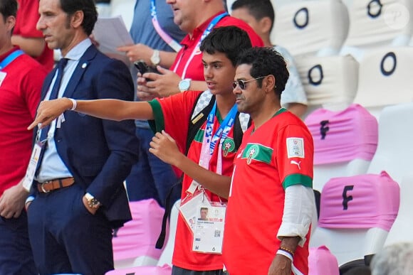 Pour l'occasion, les deux arboraient un maillot du Maroc

Jamel Debbouze et son fils Léon assistent à la demi-finale de football entre le Maroc et l'Espagne (1-2) lors des Jeux Olympiques de Paris2024 (JO) le 5 aout 2024.