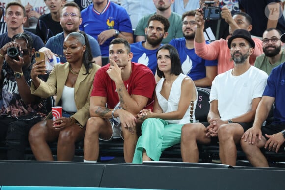 Florent Manaudou et sa compagne Lola Duménil - Les célébrités assistent à la victoire de l'équipe de France de basket face au Canada (82-73) lors des Jeux Olympiques de Paris2024, le 6 août 2024. © Jacovides-Perusseau / Bestimage