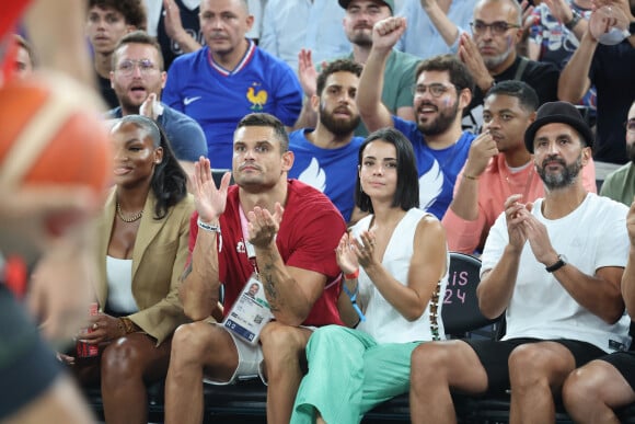 Florent Manaudou et sa compagne Lola Duménil - Les célébrités assistent à la victoire de l'équipe de France de basket face au Canada (82-73) lors des Jeux Olympiques de Paris2024, le 6 août 2024. © Jacovides-Perusseau / Bestimage